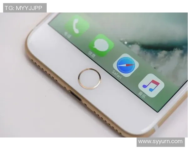 足球球星定制苹果7P手机壳，个性化设计彰显球迷热情与时尚风格