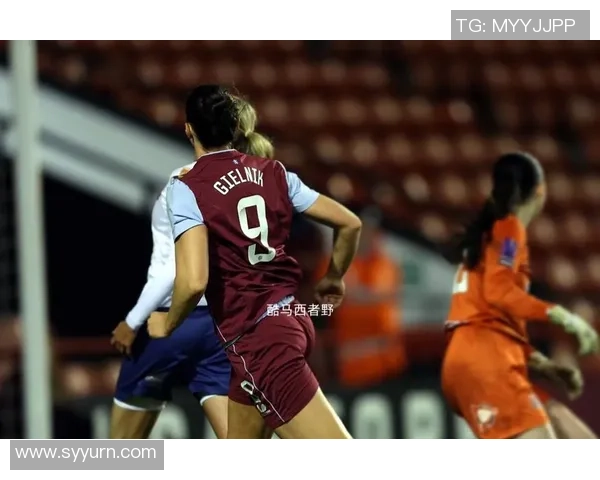 女足球星醉酒后失控画面曝光引发热议，网友纷纷热议其形象与职业生涯影响